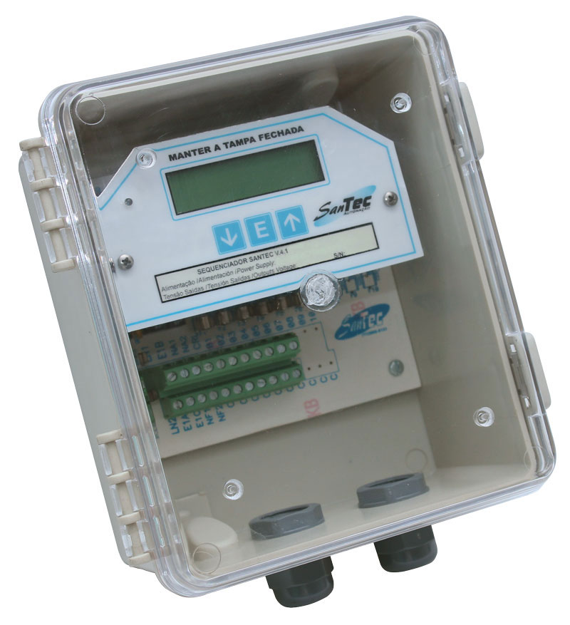 Sequenciador Santec V.4.16-R1 com visor LCD e botões, ideal para automação industrial e controle de sistemas pneumáticos.